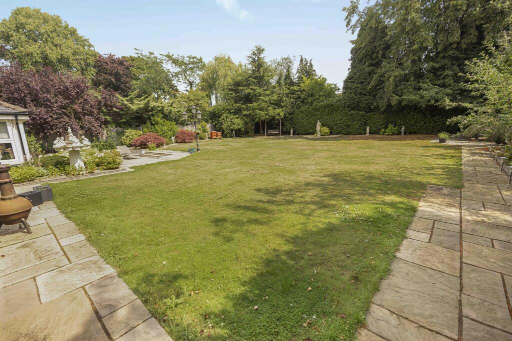 6 bedroom detached house for sale in Bow Green Road, Bowdon, Altrincham, WA14